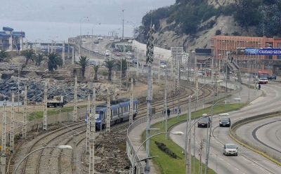 ¿Un tren que una Valparaíso con Santiago? Consorcio chileno-chino presenta propuesta por US$ 1.600 millones a la Presidenta