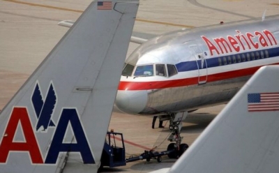 American Airlines se disculpa por empleado que le quitó violentamente un coche a una madre