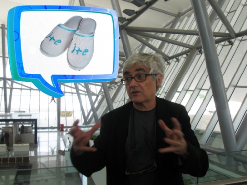 Diseñador del Aeropuerto de Carrasco, Arquitecto Rafael Viñoly: &quot;Las pantuflas deberían ser así de grandes para verlas al bajar del avión...&quot;