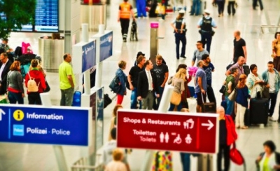 Caos en los aeropuertos de Heathrow y Gatwick por las colas en los controles de seguridad