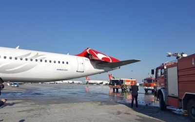 Dos aviones de pasajeros colisionan en el aeropuerto de Estambul