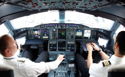 Boeing propone que los grandes aviones puedan ser piloteados por una persona