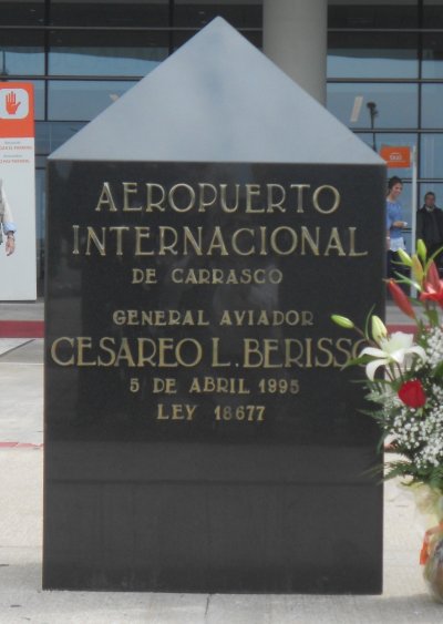 Ni La Cumparsita, Benedetti o Gardel, el aeropuerto es el General Cesáreo L. Berisso