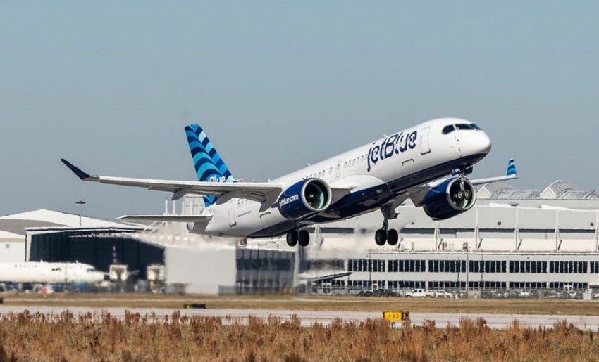 JetBlue pide a los accionistas de Spirit que voten contra su fusión con Frontier