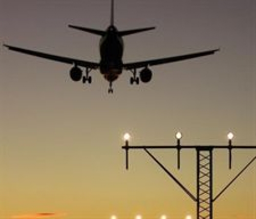 Bruselas vigilará que las aerolíneas no inflen precios de billetes