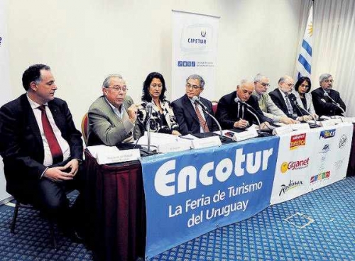 20% menos de asientos en vuelos a Uruguay desde diciembre. Conectividad aérea &quot;empeorará&quot; sin una aerolínea de bandera