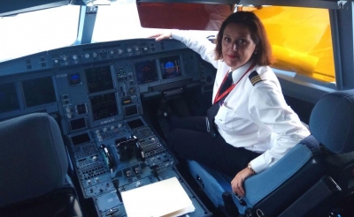 Laura Porras, en un A330 de Level. En España sólo el 3% de los pilotos son mujeres. 
