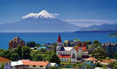 Puerto Varas y el volcán Osorno, Los Lagos, Chile.