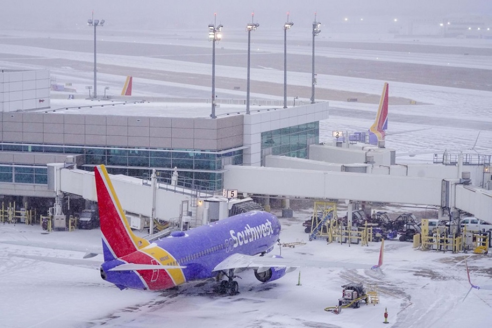 Miles de cancelaciones en las aerolíneas por otra tormenta invernal en EE.UU.
