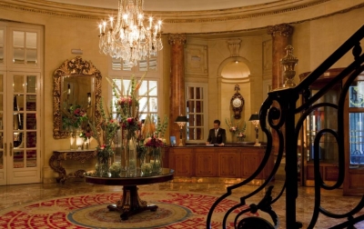 Adiós al Ritz, el hotel que impuso un código de etiqueta en Madrid