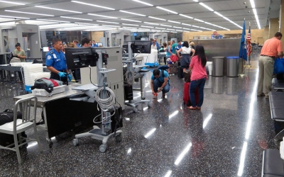 Aeropuertos de EE.UU. obligarán a sacar todos los dispositivos del equipaje de mano