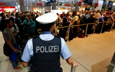 Arrestan en Alemania a 3 pasajeros en vuelo a Londres por sospechas de terrorismo