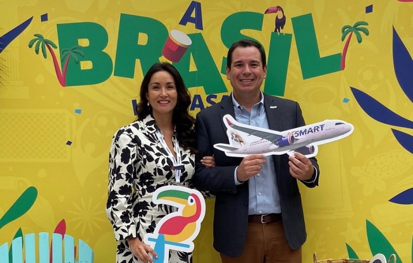 Verónica Marambio, Gerente Comercial de mercados internacionales de JetSMART junto con Víctor Mejía, Chief Commercial Officer de la línea aérea.