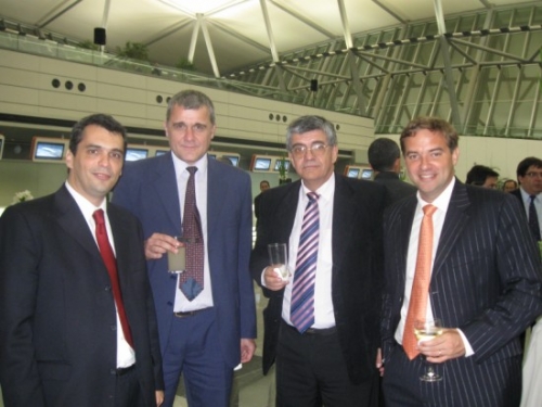 En la inauguración de la nueva terminal de Carrasco, de izquierda a derecha: Sebastián Hirsch, Alejandro Butler, Sergio Antonio Herrera y Arturo Alvarez Demalde