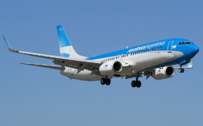 El plan para Aerolíneas Argentinas,  recortes y absorción
