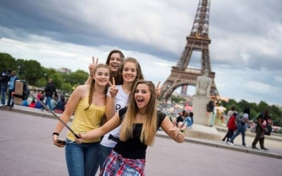 Turistas en la Torre Eiffel.