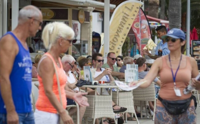 El timo con el que cada vez más británicos pagan sus vacaciones en España