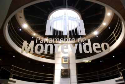 Montevideo aplicará tasa turística. Nos aprestamos a leer y oír a la grieta uruguaya