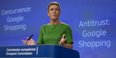 Margrethe Vestager, comisaria de Competencia, explica en rueda de prensa, este martes, la sanción a Google