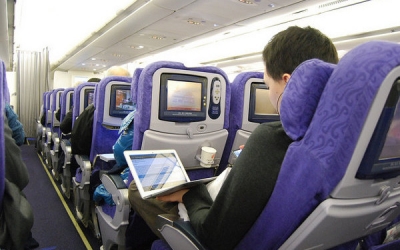 EEUU y Reino Unido prohíben aparatos mayores que un celular en aviones