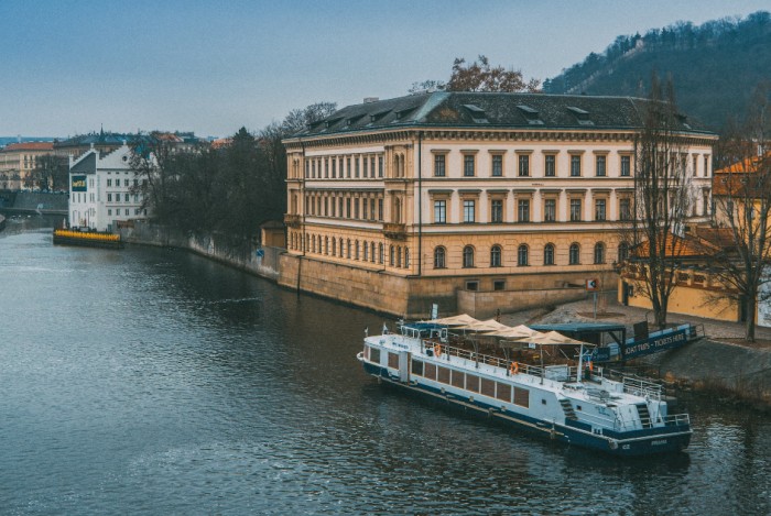 Descubre el turismo fluvial: viaje de ensueño entre ríos y paisajes hermosos