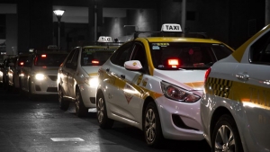 Es m&aacute;s efectivo pedir un taxi por SMS o WhatsApp