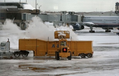 Caos en EEUU: m&aacute;s de 2.000 vuelos cancelados por la tormenta de nieve