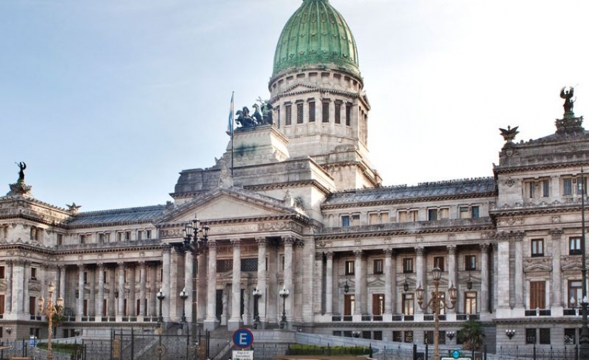 ¿Es constitucional el impuesto al dólar en Argentina?