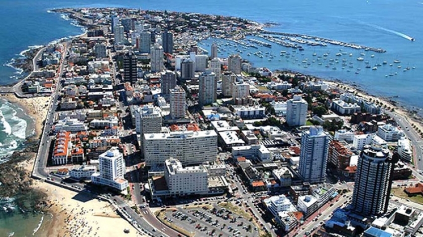 Argentinos en Punta del Este: compra anticipada de nafta y gift cards para el supermercado