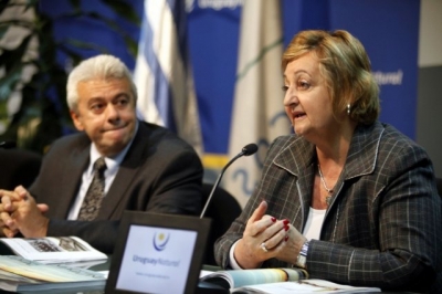 Carlos Balseiro junto a la ministra Liliam Kechichian 