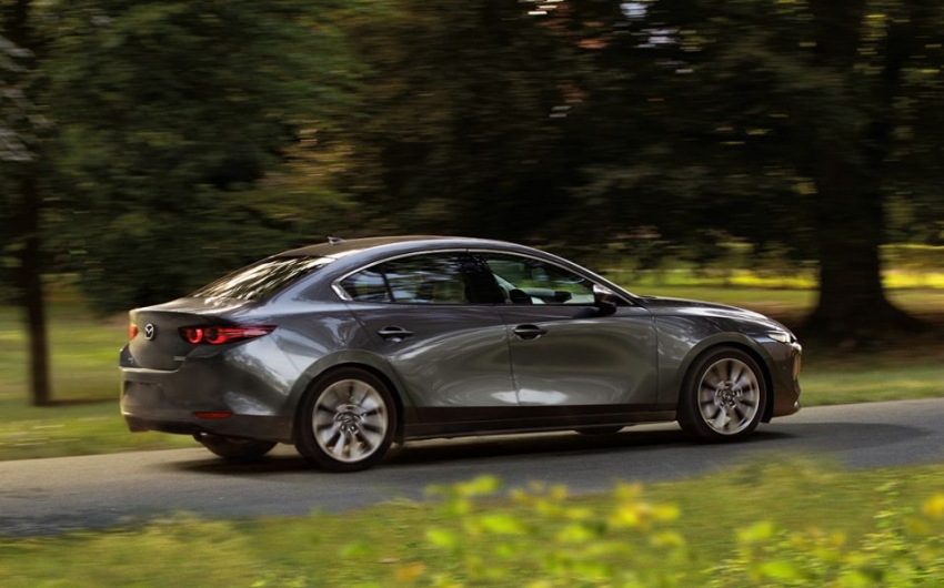 !!! Happy Weekend !!! Mazda 3 Sedán AWD Premium