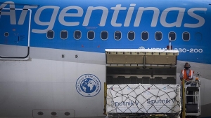 Las vacunas, Aerol&iacute;neas Argentinas y dos contratos