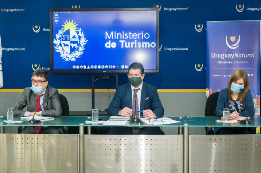 Mart&iacute;n P&eacute;rez Banchero, Ignacio Curbelo y  Marcela Helbling 