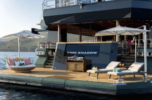 El yate británico Pink Shadow llegó al puerto de Punta del Este