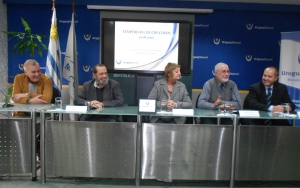 Director Nacional de Turismo, Carlos Fagetti: presidente de la Administraci&oacute;n Nacional de Puertos (ANP), Alberto D&iacute;az; Ministra de Turismo, Liliam Kechichian; subsecretario, Benjam&iacute;n Liberoff;  jefe del puerto de Punta del Este, Carlos Ferreira.