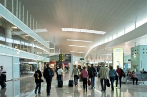 Los usuarios de avi&oacute;n se desploman un 21,1% en noviembre y los de tren un 5%