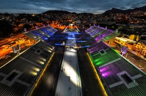 Samb&oacute;dromo iluminado, pero vac&iacute;o...
