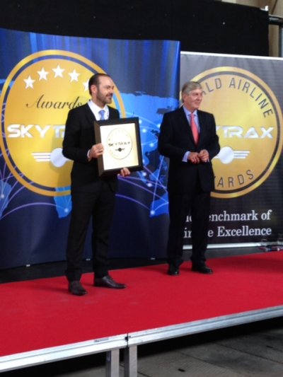 Mauricio Amaro, presidente del directorio de LATAM recibe el premio a la Mejor Aerol&iacute;nea de Sudam&eacute;rica