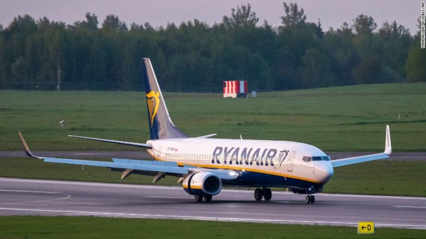 Bielorrusia desv&iacute;a un avi&oacute;n de Ryanair y la UE reacciona duramente