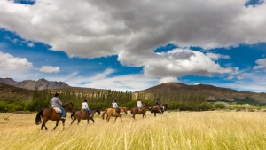 Cabalgata de turistas en el "Corredor de los Andes". Los casi casi $4.000 millones apuntan a pasar la crisis y adaptar la oferta a un mundo "Post-Covid-19", con mayor demanda de "naturaleza".