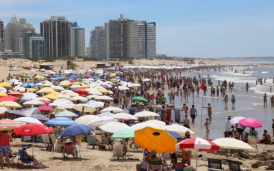 Las cianobacterias llegaron a las playas de la Mansa en Punta del Este