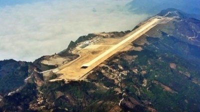 Dinamitan cima de un monte para construir aeropuerto en China