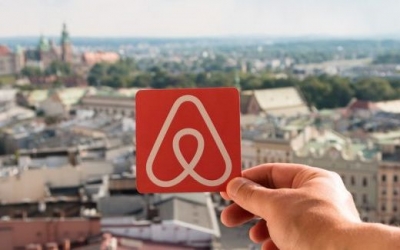 &iexcl;Bomba en el sector! Airbnb apuesta por la distribuci&oacute;n hotelera