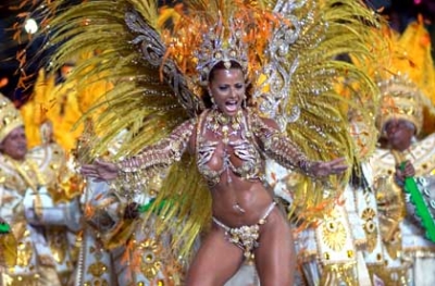 Miles de turistas de todo el mundo se acercan a R&iacute;o para los desfiles de Carnaval