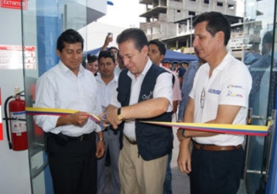     Corte de la cinta en Puerto Ayora