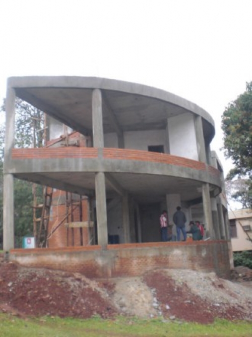 Contin&uacute;a construcci&oacute;n del Centro de Atenci&oacute;n Integral al Visitante de la Senatur en CDE 