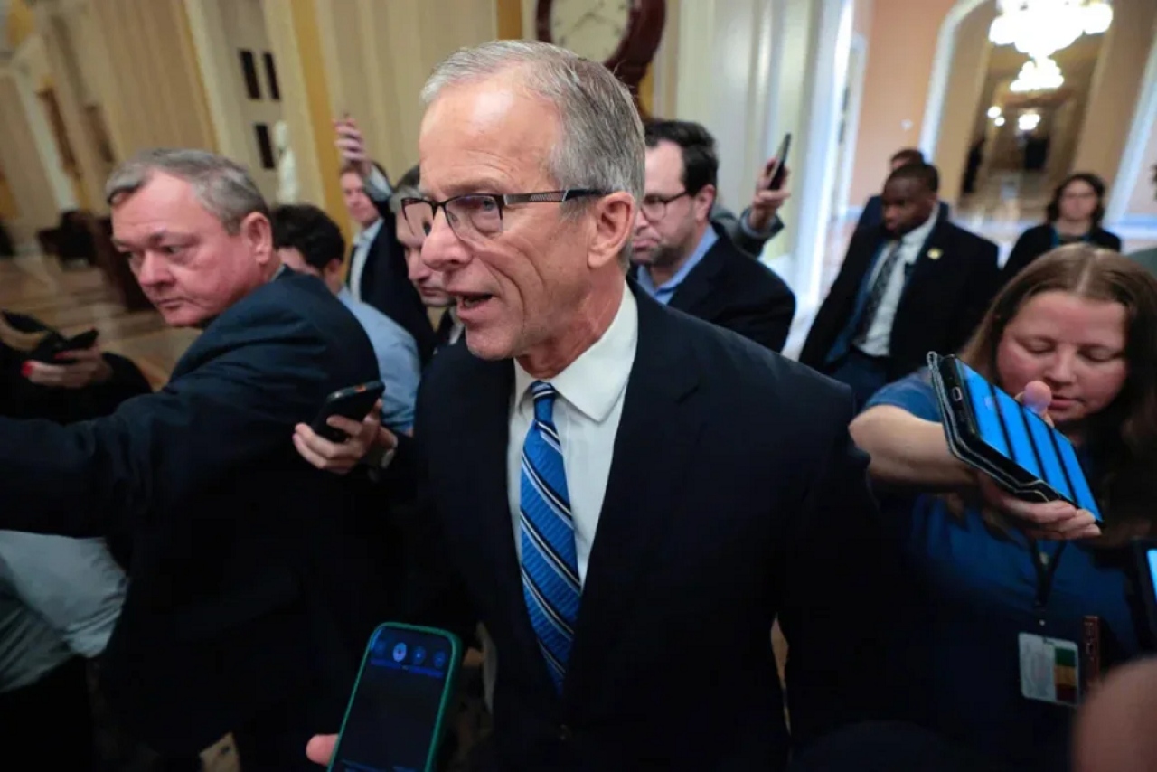 El l&iacute;der republicano del Senado, John Thune, en el Capitolio de los Estados Unidos.
