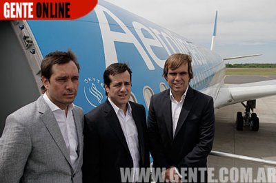   Manuel Baladrón (Subsecretario de Transporte Aerocomercial), Mariano Recalde, Presidente de Aerolineas Argentinas, y Alejandro Granados Títular de la Administrador Nacional de Aviación Civil (ANAC). 