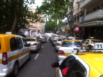 Uber Uruguay: clima de guerra, taxistas registraron marca en 2014