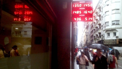 Argentina: abri&oacute; el mercado a 15 y baj&oacute; r&aacute;pido a 14.50 por d&oacute;lar